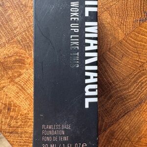 IL MAKIAGE Woke Up Like This Foundation